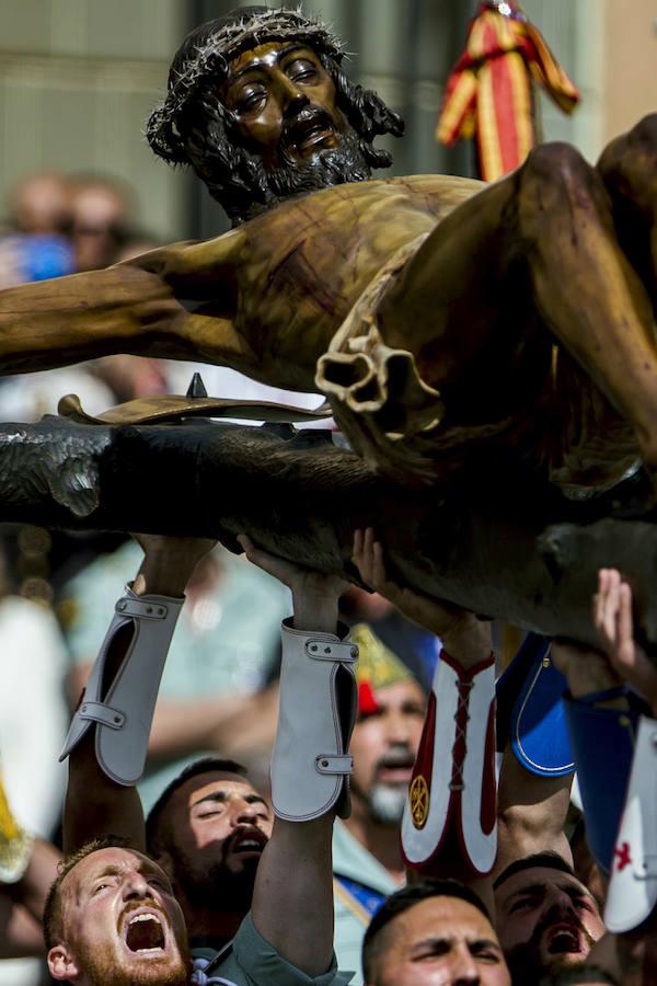 Los legionarios del Tercio «D.Juan de Austria», III de La Legión, trasladan el Santísimo Cristo de la Buena Muerte y Ánimas «Cristo de Mena». 