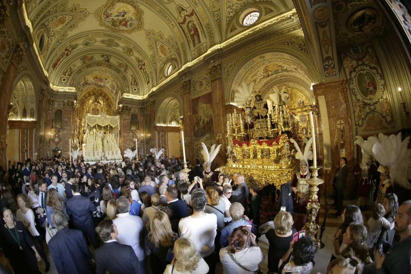 Visita a los templos del Silencio, el Gran Poder y la Macarena