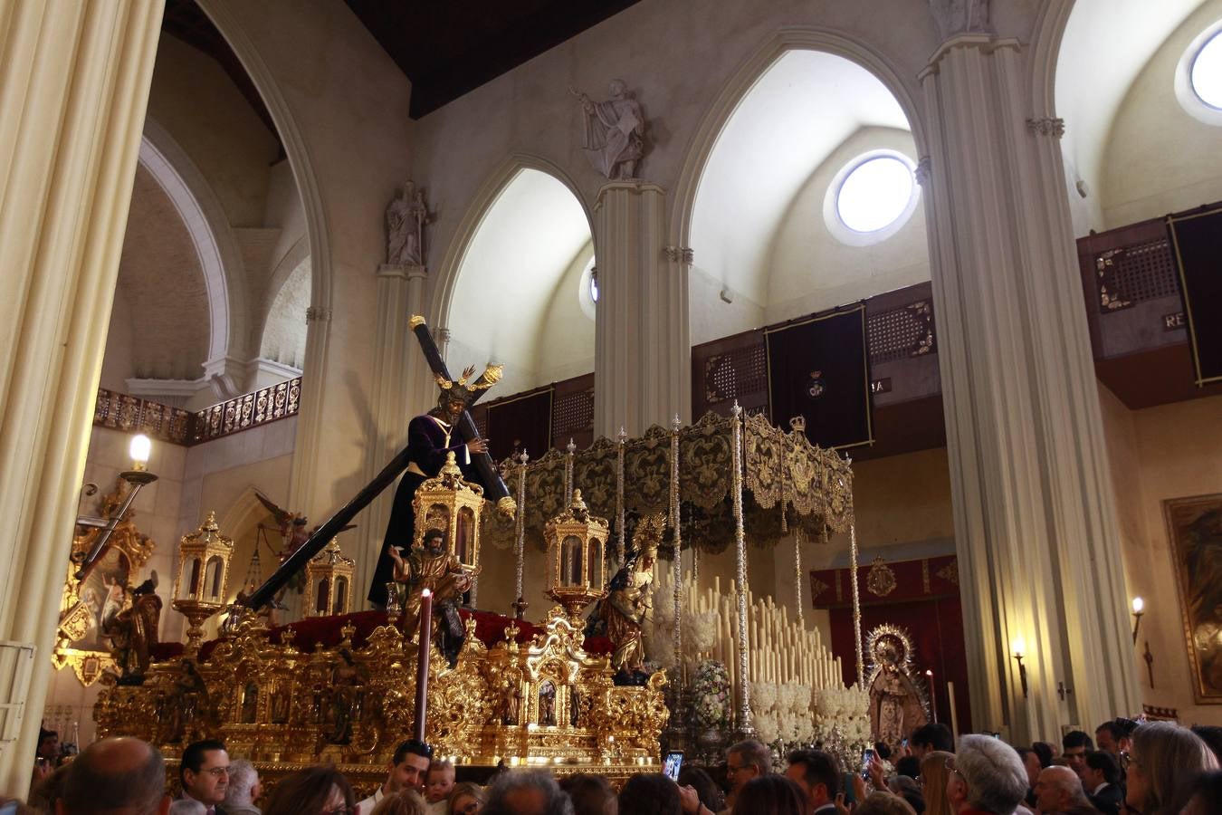 Visita a los templos del Calvario, la Esperanza de Triana y los Gitanos