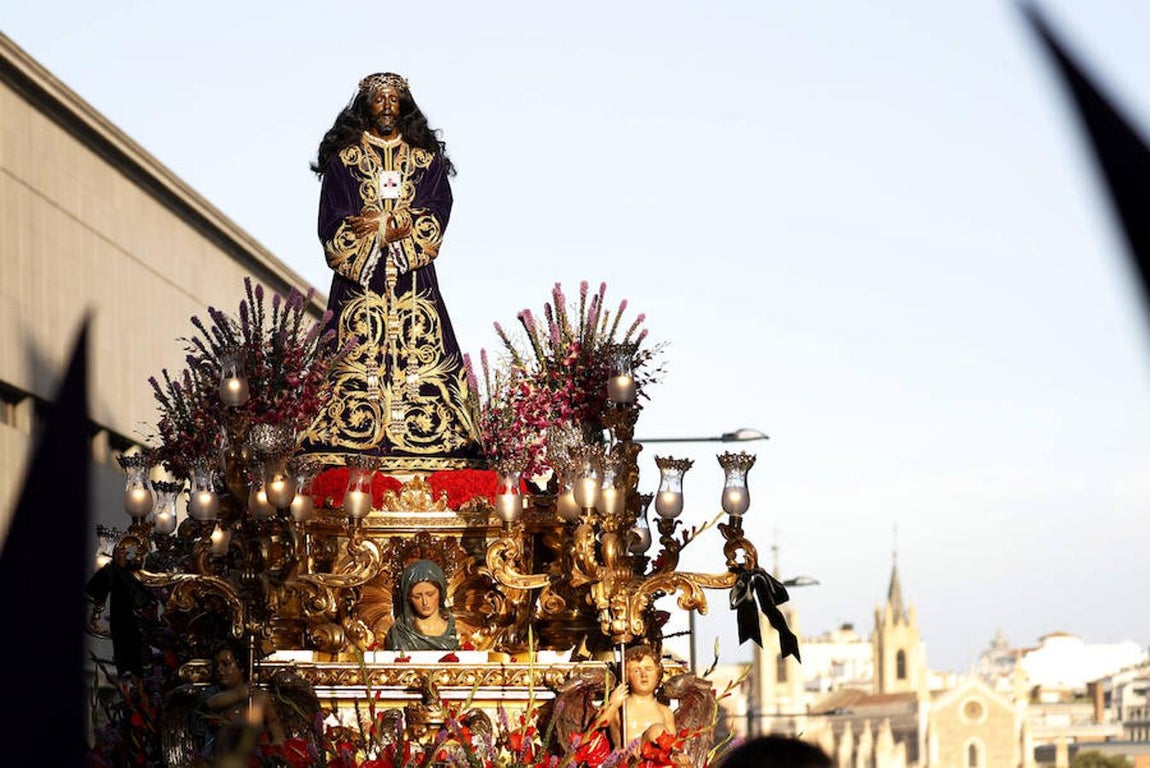 De la Basílica del Cristo de Medinaceli de los Padres Capuchinos -plaza de Jesús, 2- ha salido poco después de las 19:15 la procesión de Nuestro Padre Jesús el Nazareno. 