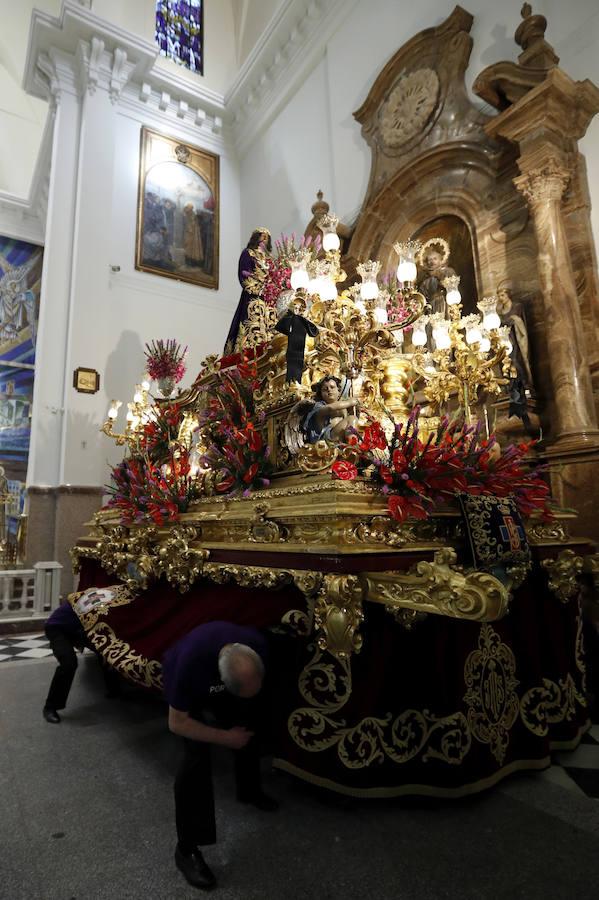 El Cristo ha salido en procesión con la banda de música Asociación Musical La Lira de Pozuelo y la banda de cornetas y tambores Virgen de Ocaña de Toledo.. 