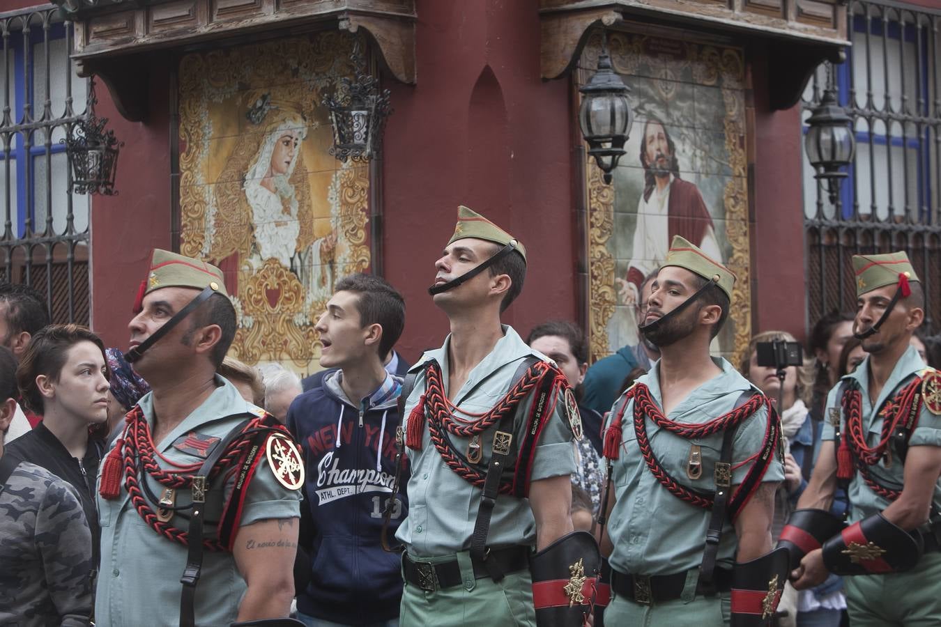 Las fotos del Vía Crucis de La Caridad del Viernes Santo de la Semana Santa de Córdoba 2017