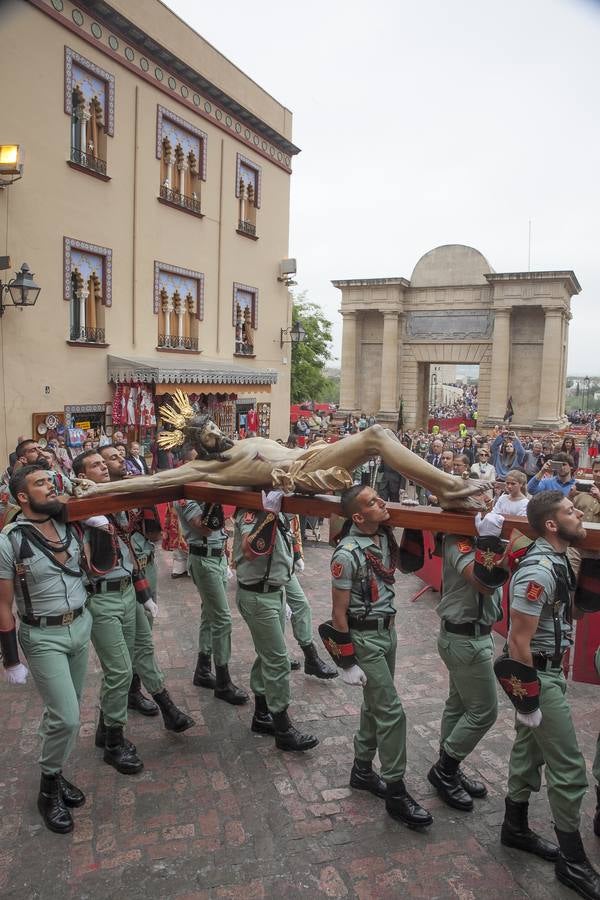 Las fotos del Vía Crucis de La Caridad del Viernes Santo de la Semana Santa de Córdoba 2017