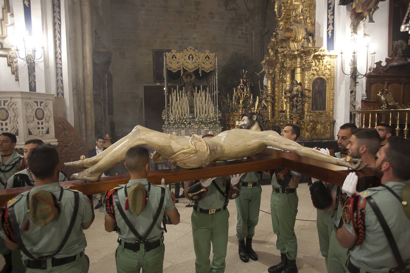 Las fotos del Vía Crucis de La Caridad del Viernes Santo de la Semana Santa de Córdoba 2017