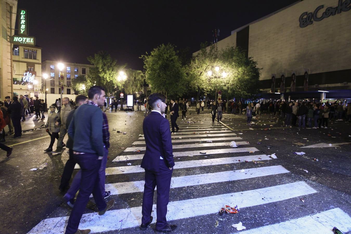 Las carreras y avalanchas enturbian la Madrugada de Sevilla 2017