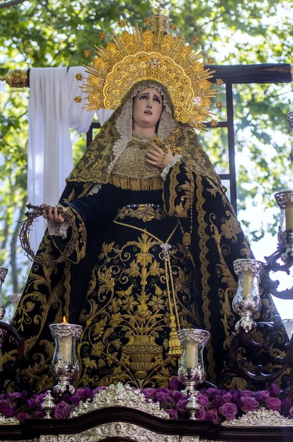 Las fotos de la Soledad de San Buenaventura en el Viernes Santo de la Semana Santa de Sevilla 2017