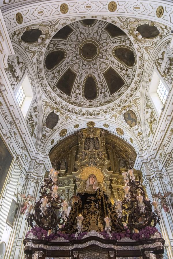 Las fotos de la Soledad de San Buenaventura en el Viernes Santo de la Semana Santa de Sevilla 2017