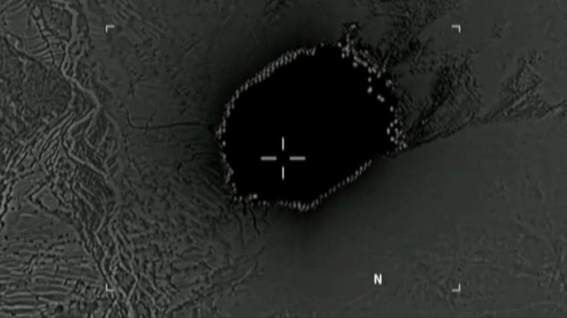 La bomba fue arrojada en torno a las 19.32 horas (las 16.32 de la tarde en España) contra "túneles y personal" de Estado Islámico. 