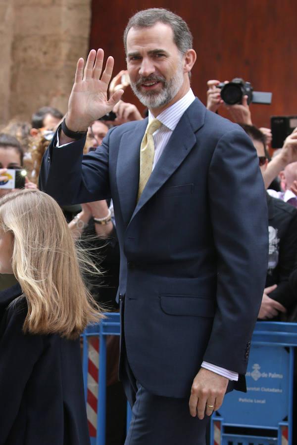 Los Reyes y sus hijas, junto con Doña Sofía, han asistido este domingo a la Misa de Resurrección celebrada al mediodía en la Catedral de Palma.. 