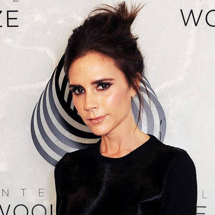 2013. En una entrevista con la revista InStyle, la diseñadora de moda se abrió sobre su vida privada y confesó que odia ser el centro de atención y vivir en el foco mediático. «Creo que la gente se sorprendería de lo mucho que tato de evitar llamar demasiado la atención», explicó. «Sin embargo, hay ciertos lugares en los que es inevitable ser fotografiada. Esto lo llevo viviendo desde los 18 años»