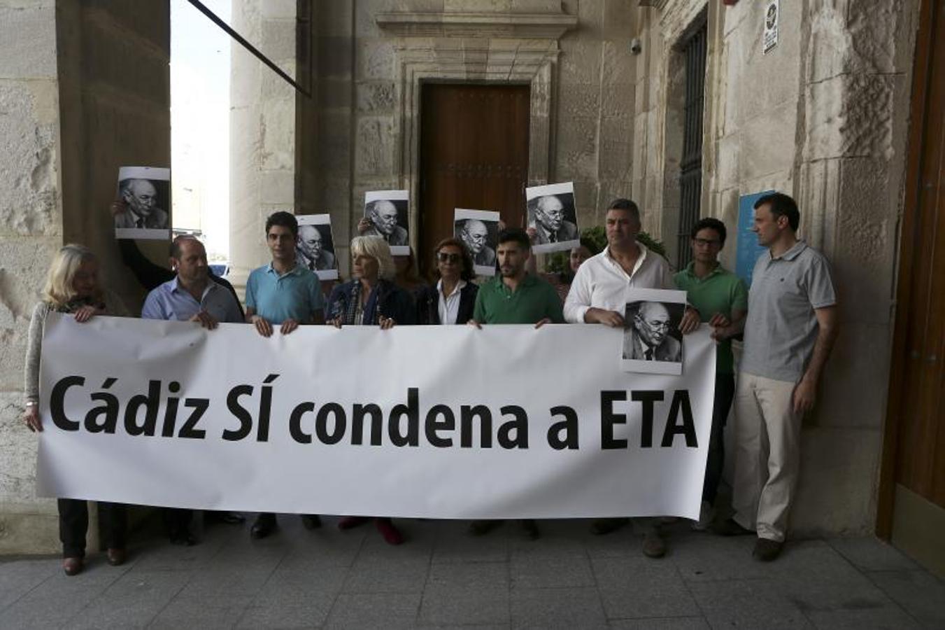 Galería de fotos: protestas a concejal abertzale en acto municipal Cádiz