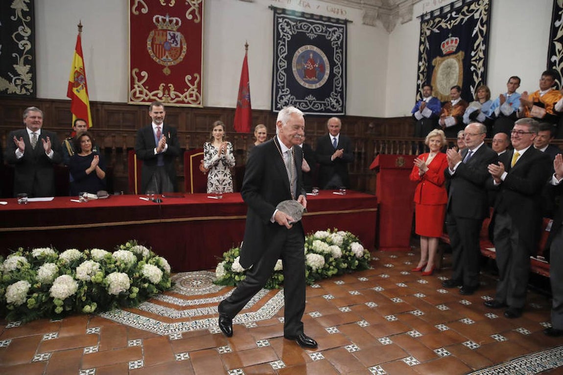 Aplausos para el escritor barcelonés tras la entrega del galardón. 