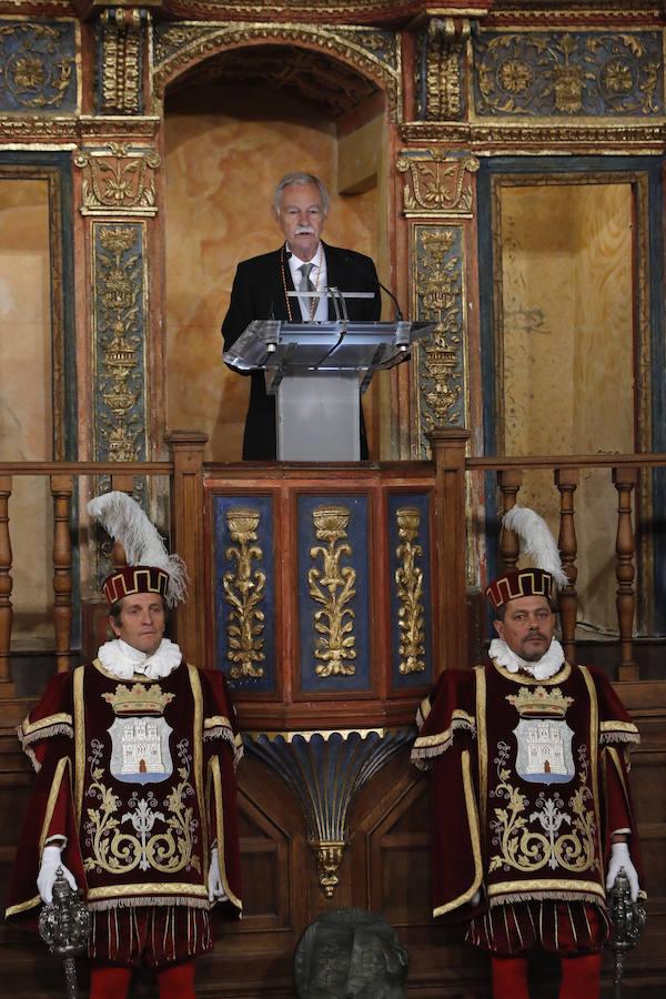 Eduardo Mendoza pronuncia su discurso tras recibir el Premio Cervantes. 