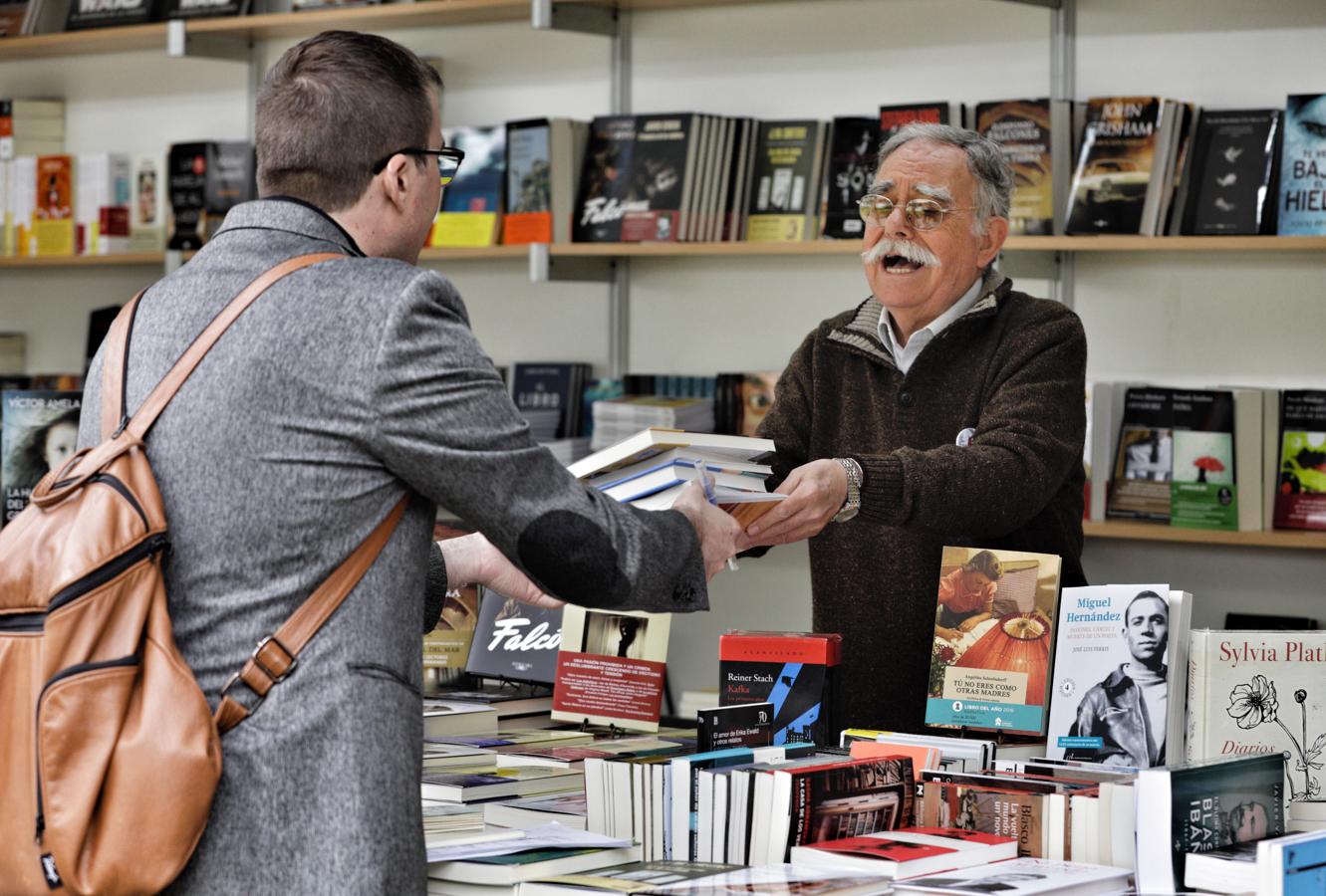 Valencia acoge la Feria del Libro en los Jardines de Viveros. 