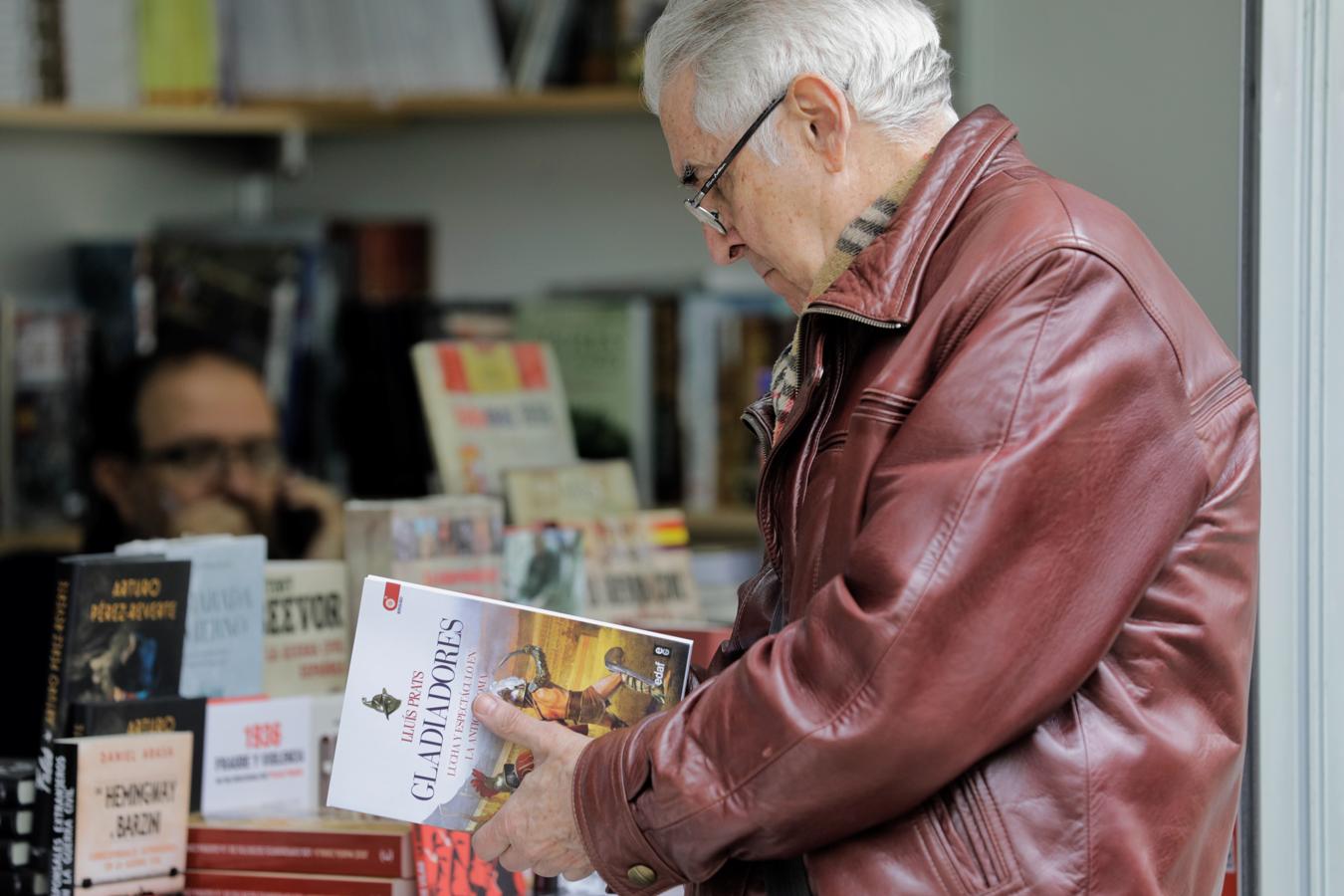 Valencia acoge la Feria del Libro en los Jardines de Viveros. 