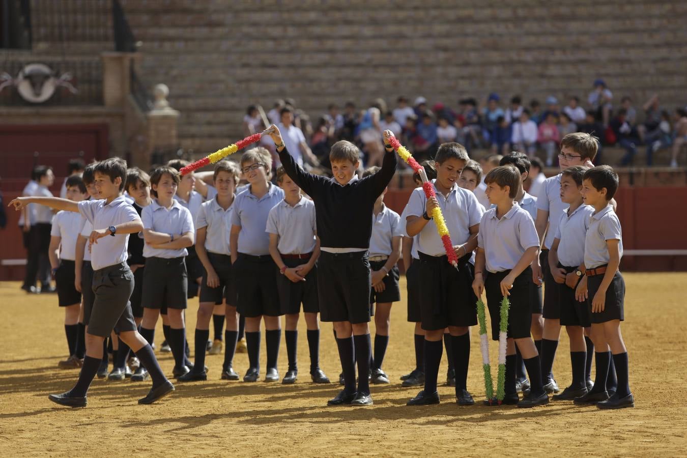 Los niños disfrutan del toreo de salón en la Maestranza