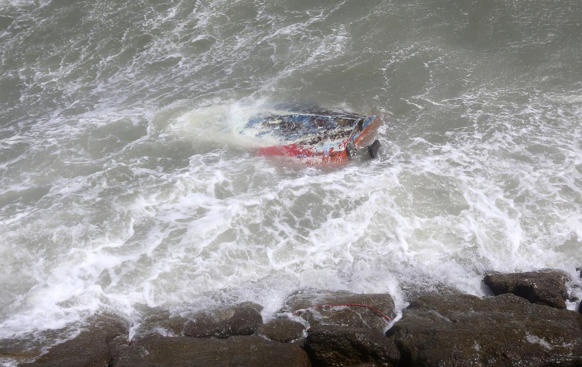 Barcos hundidos en la Bahía de Cádiz a causa del temporal de levante