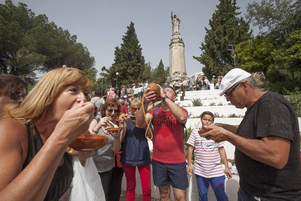 Galería fotográfica de las tradicionales habas de las Ermitas