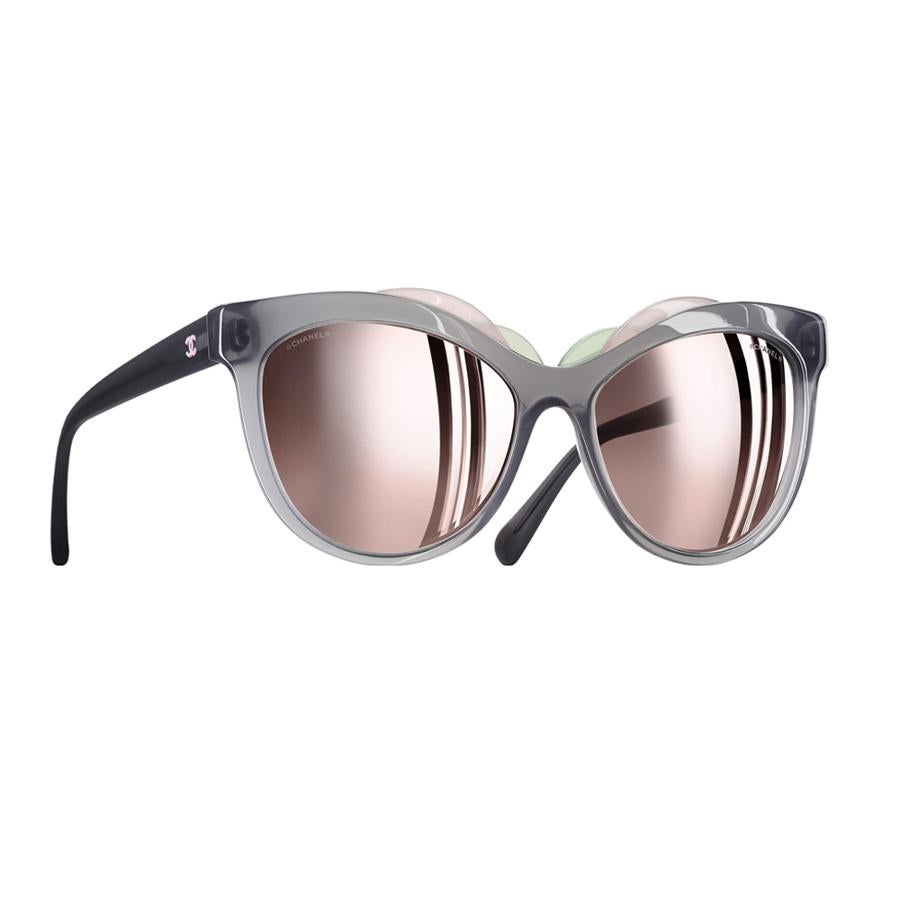 Gafas de sol modelo ojos de gato (320€)