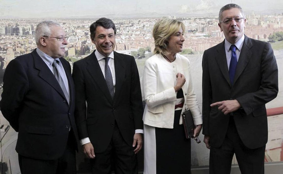 La vida política de Esperanza Aguirre, en imágenes. Esperanza Aguirre se mantenía como líderesa del PP madrileño, pero parecía pasar a un segundo plano.