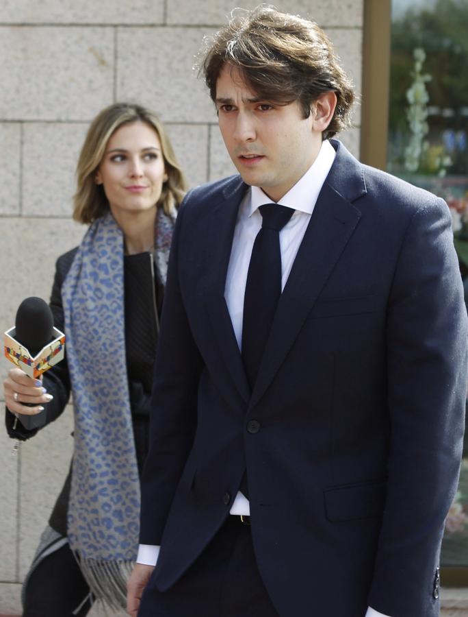 El hijo del torero, Miguel Linares, a su llegada al tanatorio. Con 36 años, se trata del mediano de tres hermanos. Los otros dos son Sebastián Palomo Danko (39 años) y Andrés Palomo Danko (28 años). 