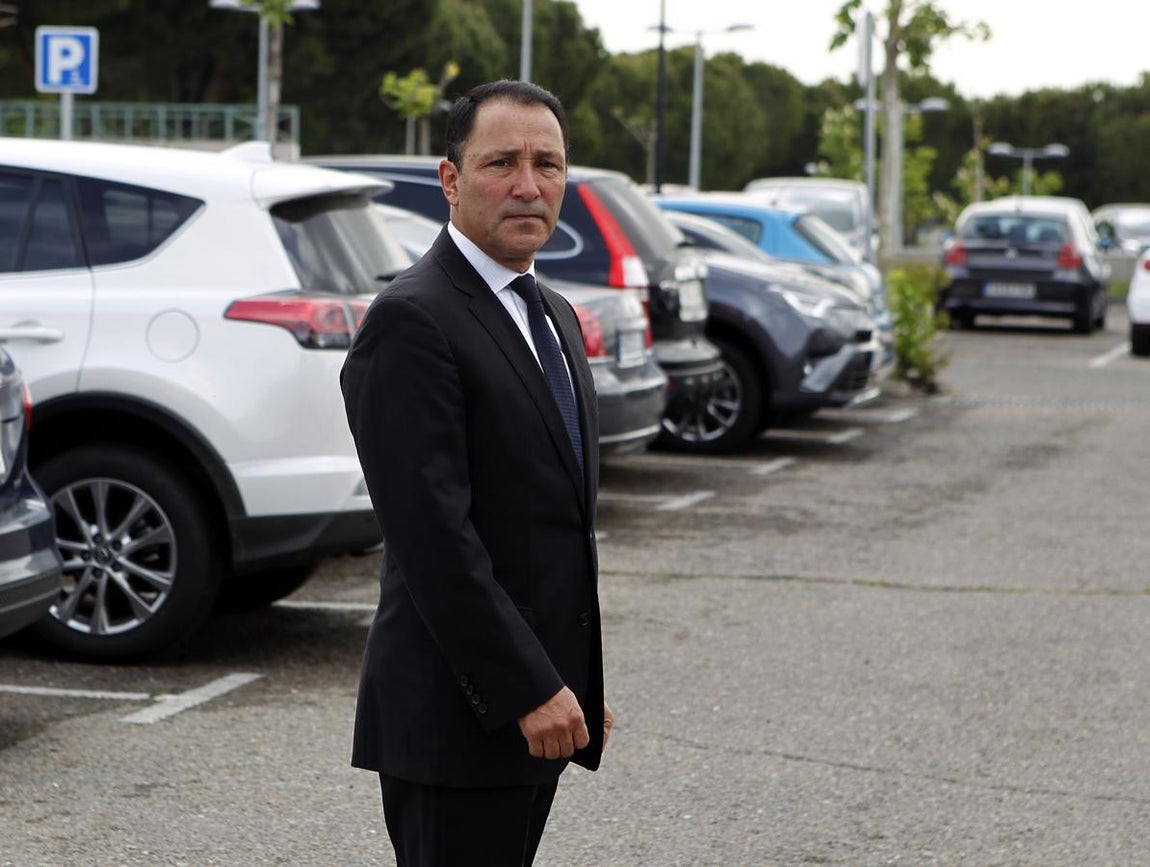 El diestro César Rincón también ha acudido al tanatorio La Paz para dar el último adiós a Sebastiá Palomo Linares. 