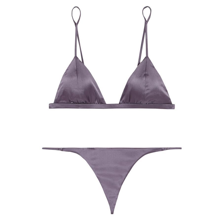 Conjunto seda, sujetador (95€) y tanga (45€).