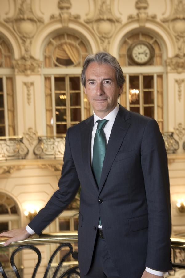 El ministro de Fomento, Íñigo de la Serna, posa para ABC antes del comienzo del Foro. 