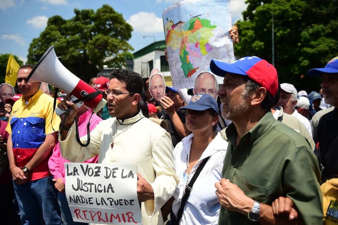 Manifestantes en Caracas contra el Gobierno de Maduro. 