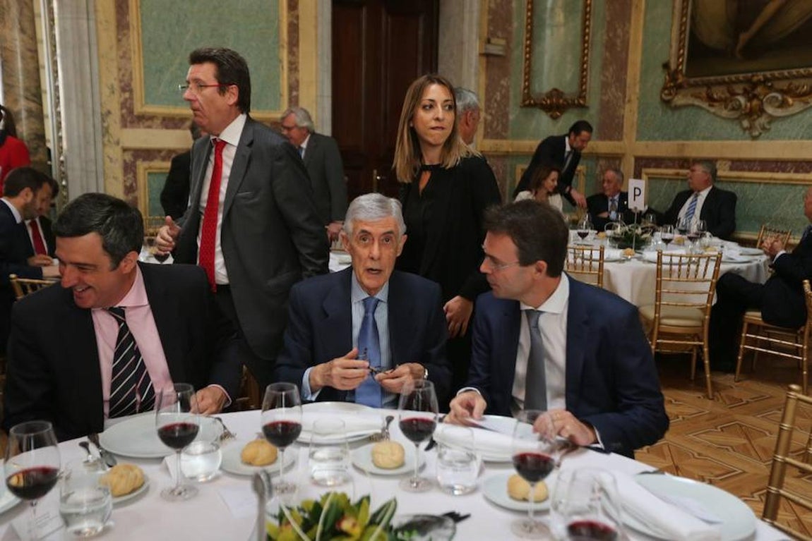 Los invitados al Foro ABC, en el que ha intervenido el ministro de Fomento, Íñigo de la Serna. 