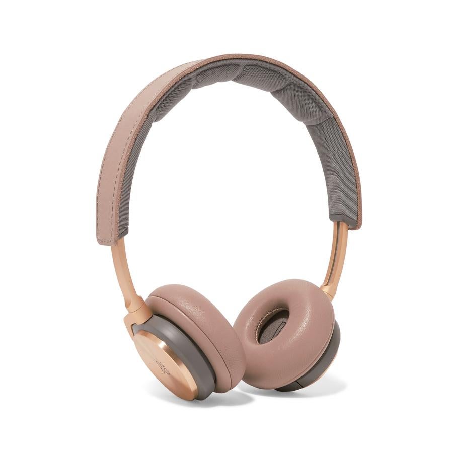 Auriculares inalámbricos H8 en piel y aluminio (500€).