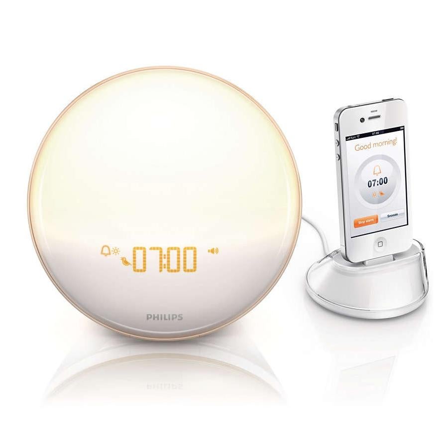 Despertador con luces que simulan la luz natural del amanecer (143,90€).