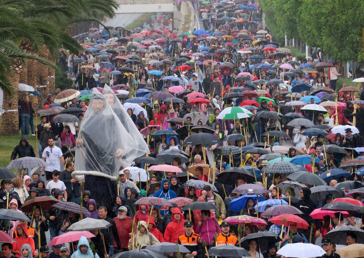 La lluvia marca la romería de la Santa Faz