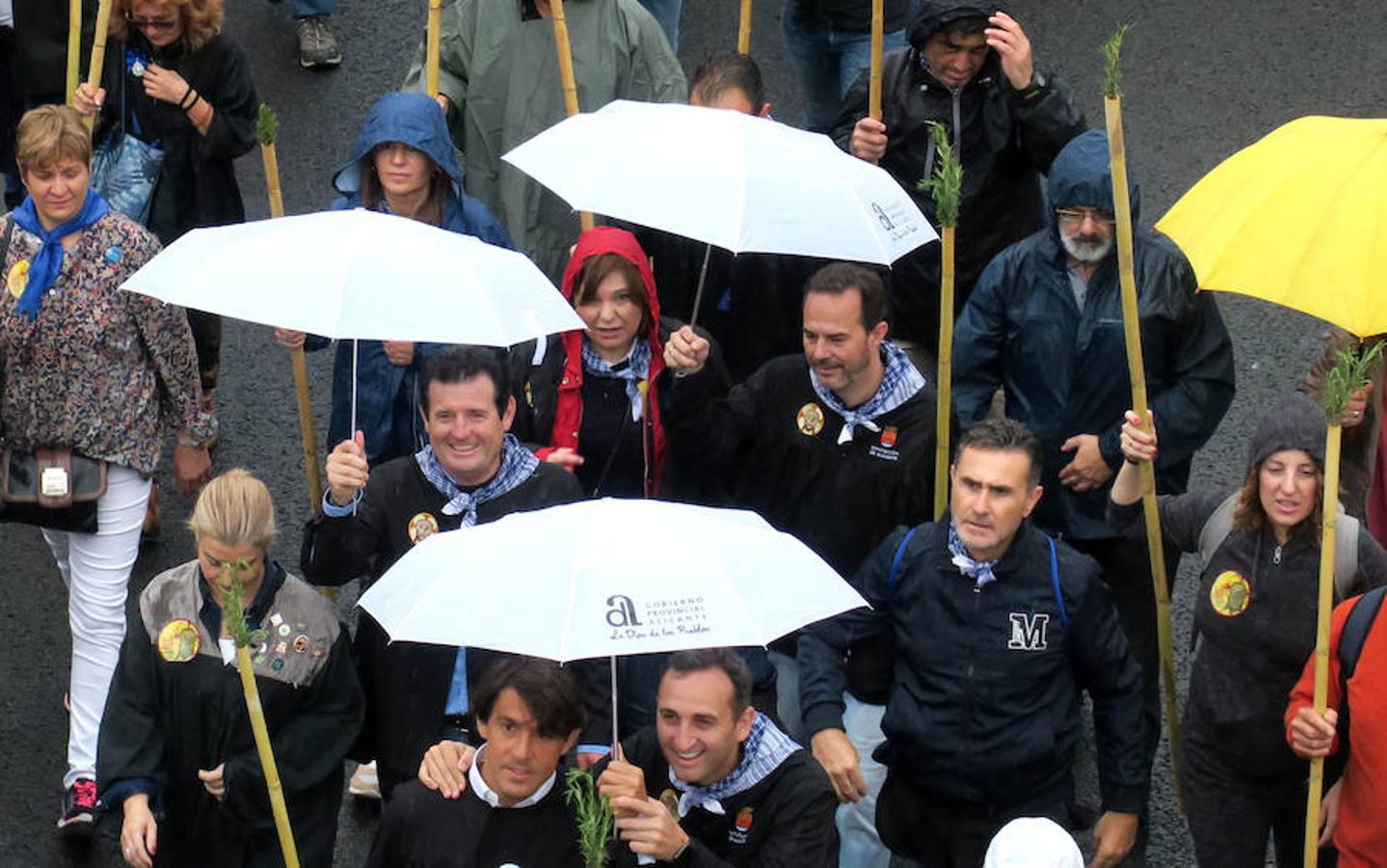 La lluvia marca la romería de la Santa Faz