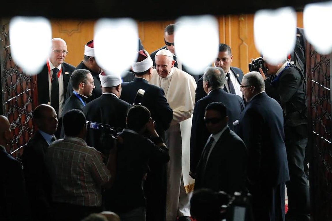 El Papa Francisco, en el interior de la institicuón sunní de Al-Azhar, una de las más conocidas de El Cairo. AFP