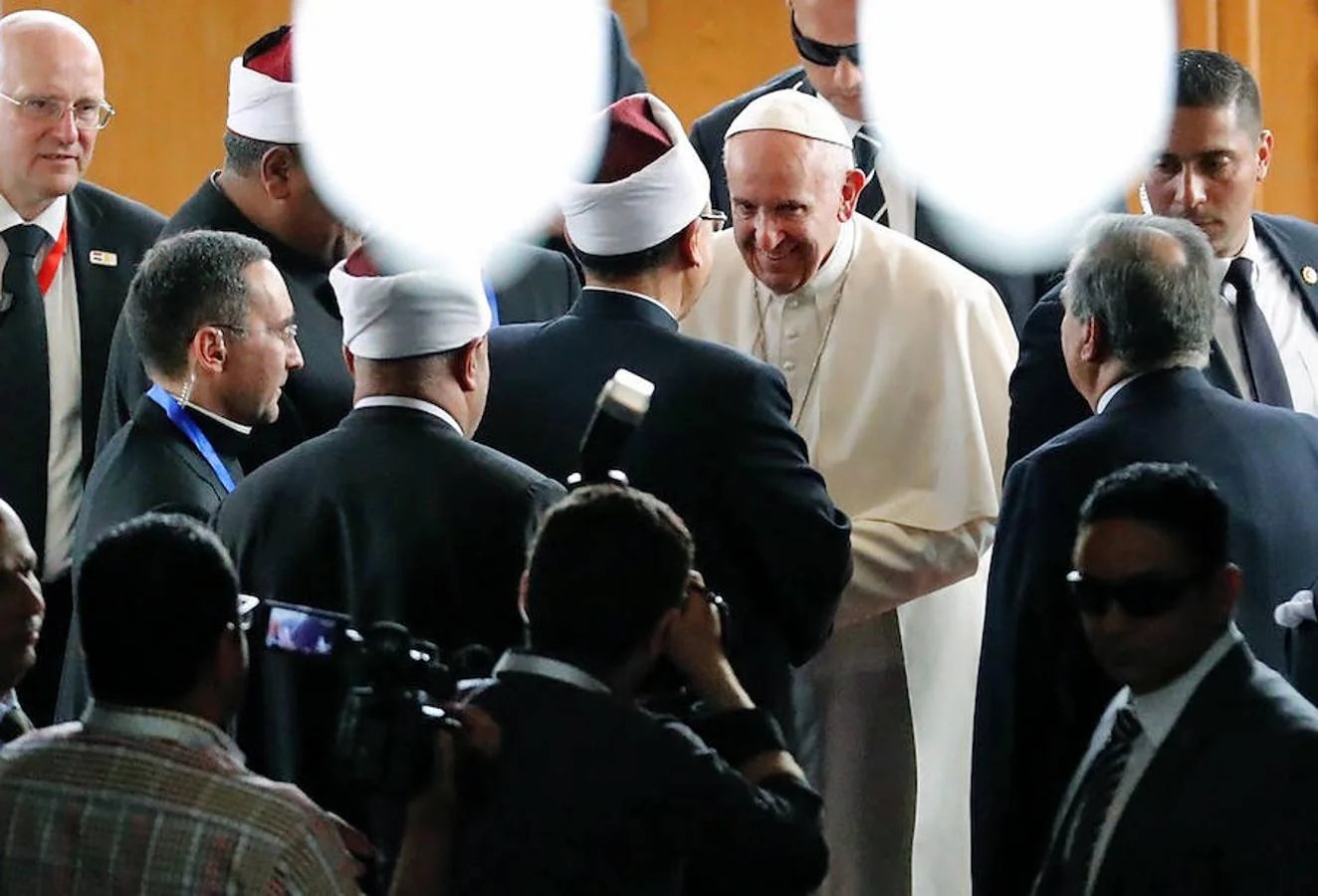 El Papa Francisco, en el interior de la institicuón sunní de Al-Azhar, una de las más conocidas de El Cairo
