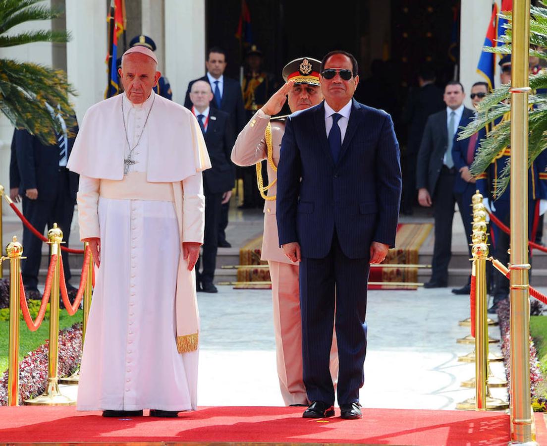 El Papa Francisco junto al presidente egipcio Abdel Fattah al-Sisi en el palacio presidencial de El Cairo. Reuters