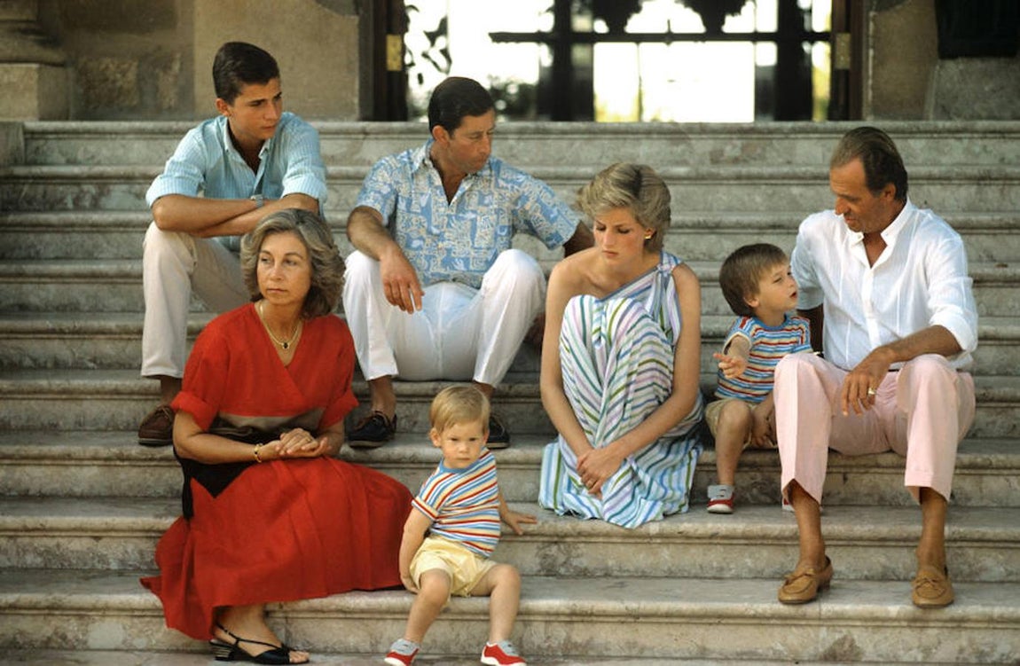 En 1986, los Reyes y Don Felipe con los Príncipes de Gales y sus hijos. 