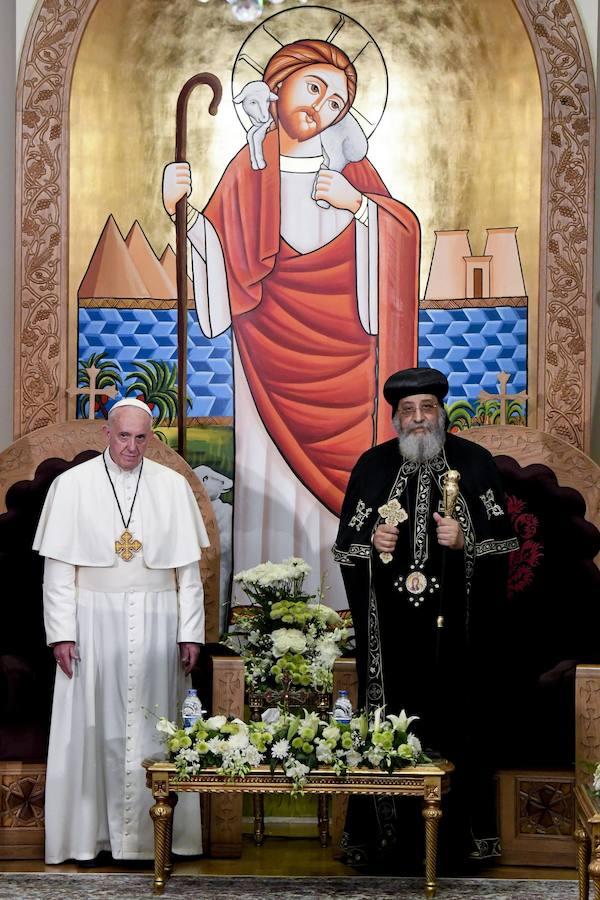 Multitudinaria misa del Papa Francisco en el estadio de la Defensa Aérea de El Cairo