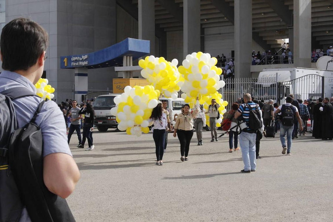 Multitudinaria misa del Papa Francisco en el estadio de la Defensa Aérea de El Cairo