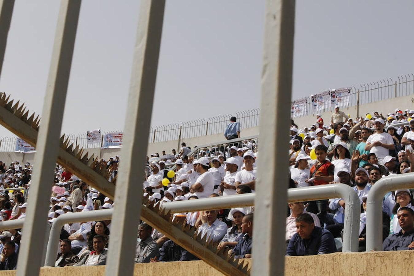 Multitudinaria misa del Papa Francisco en el estadio de la Defensa Aérea de El Cairo