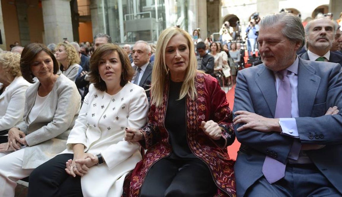 La presidenta de la Asamblea de Madrid, Paloma Adrados, la presidenta de la Comunidad de Madrid, Cristina Cifuentes y la vicepresidenta del Gobierno, Soraya Sáenz de Santamaría. 