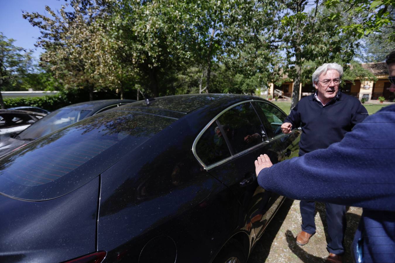 La empresa había alquilado esta finca para guardar por la noche los coches que ha desplazado a Sevilla para prestar servicio durante la Feria de Abril (24 en total) y para que los conductores puedan descansa