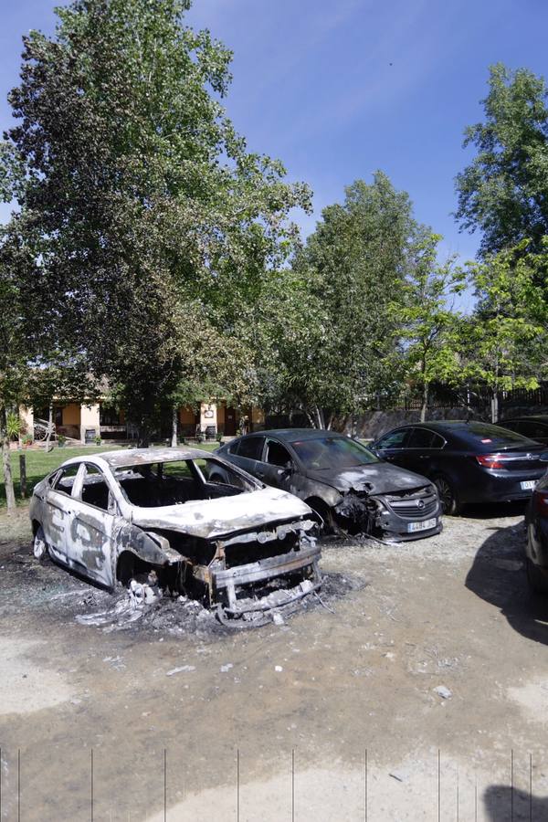 La empresa había alquilado esta finca para guardar por la noche los coches que ha desplazado a Sevilla para prestar servicio durante la Feria de Abril (24 en total) y para que los conductores puedan descansa