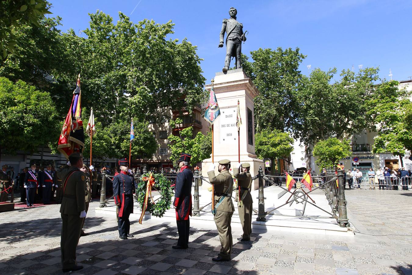 Homenaje a los héroes del Dos de Mayo en la plaza de la Gavidia