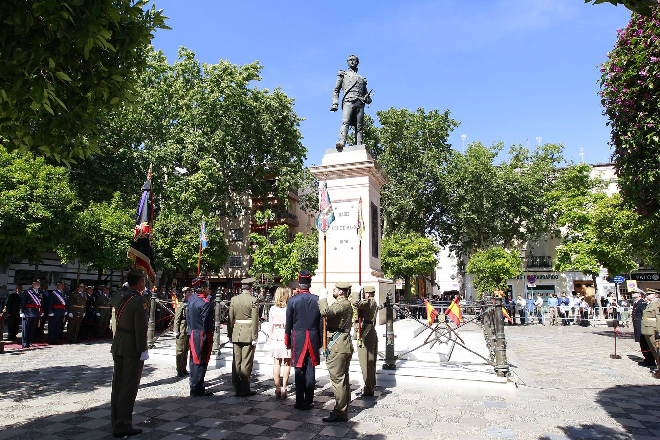 Homenaje a los héroes del Dos de Mayo en la plaza de la Gavidia