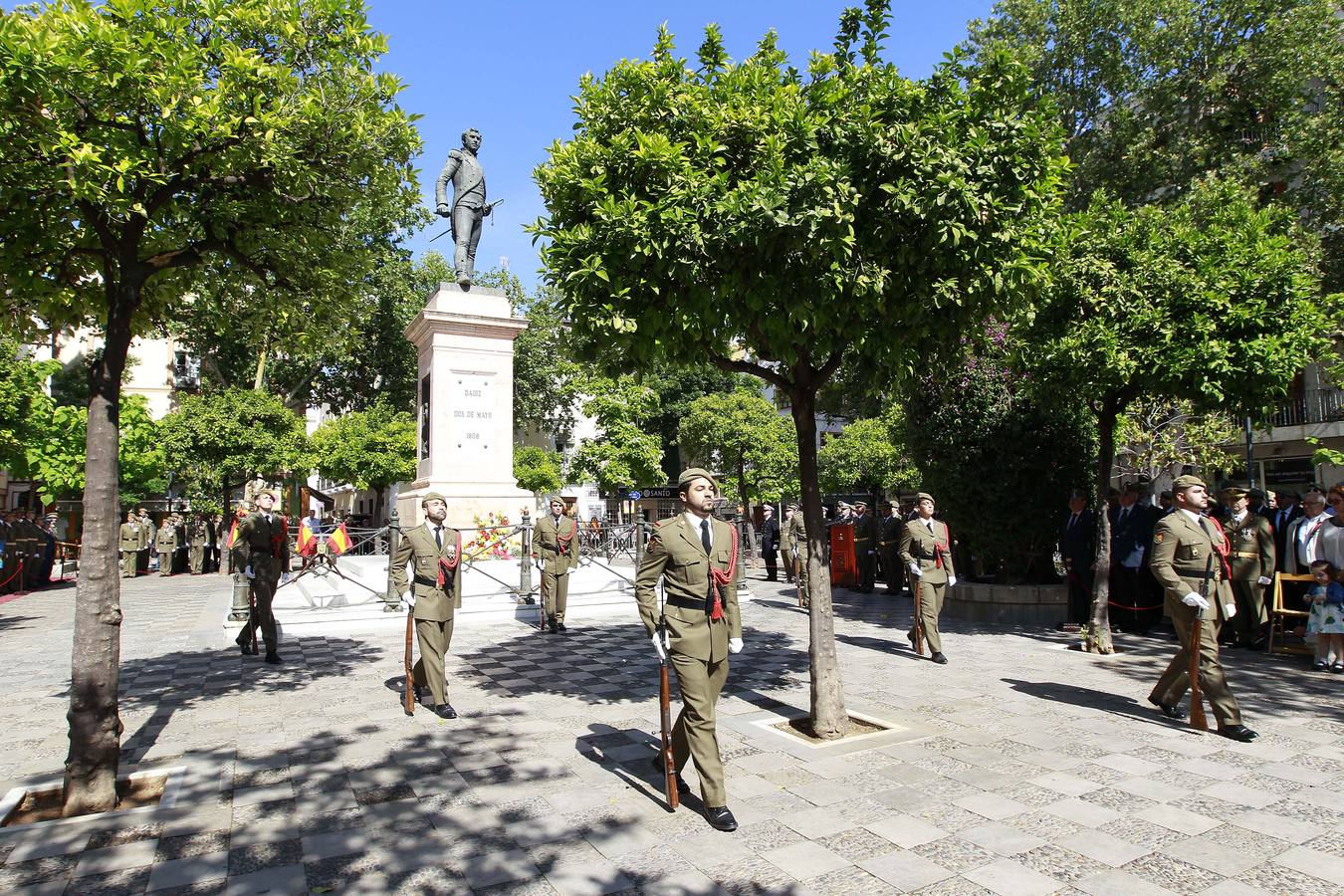 Homenaje a los héroes del Dos de Mayo en la plaza de la Gavidia