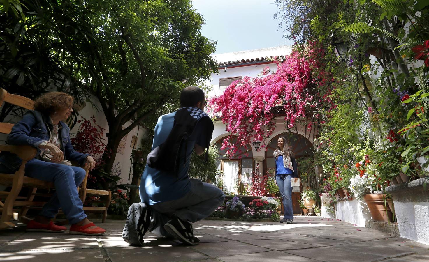 En imágenes, una ruta por los patios de Santiago y San Pedro