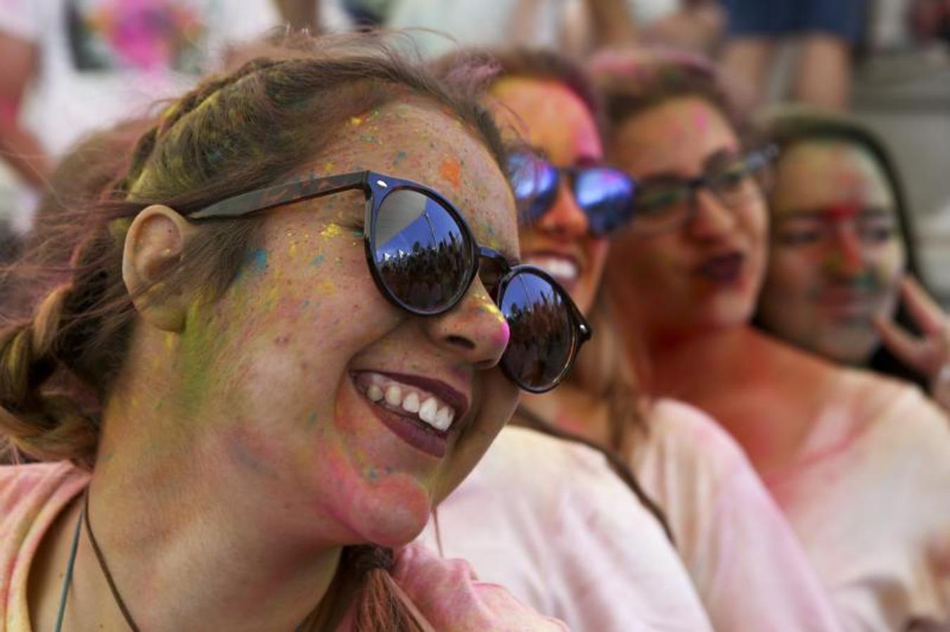 Las mejores imágenes de la carrera de colores (Holi run) de las Escuelas Católicas de Cádiz