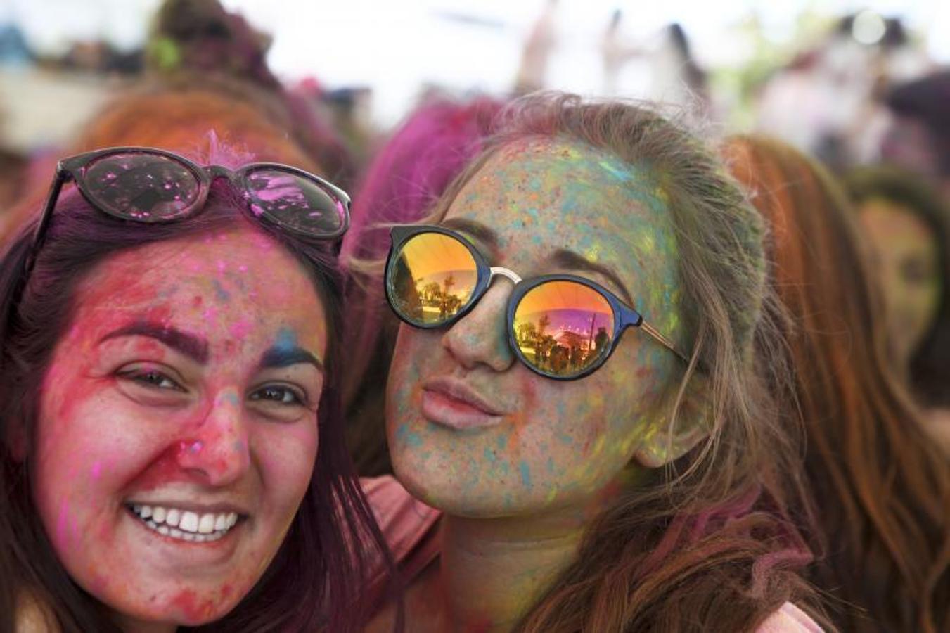 Las mejores imágenes de la carrera de colores (Holi run) de las Escuelas Católicas de Cádiz